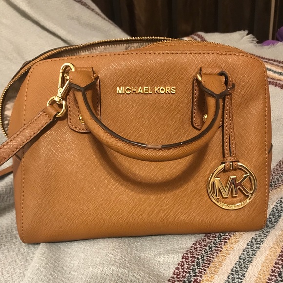 Michael Kors Handbags - EUC MK PURSE